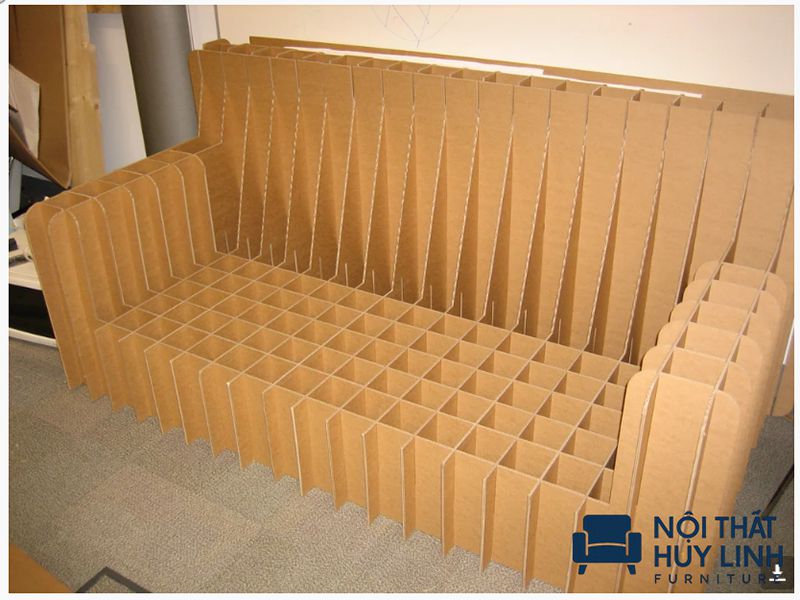 Tăng khả năng chịu lực của sofa làm từ bìa cát tông bằng cách đan chúng vào nhau
